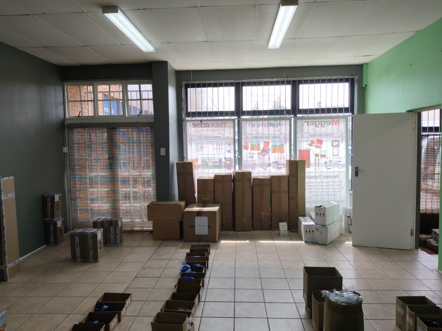 To Let commercial Property for Rent in Vredekloof Western Cape